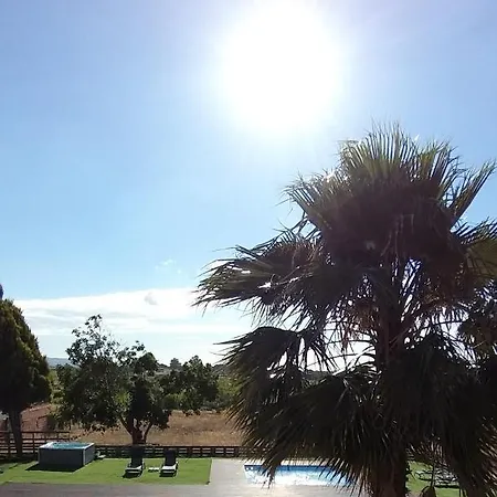 Spacious In With Private Pool And Garden ヴィラ *