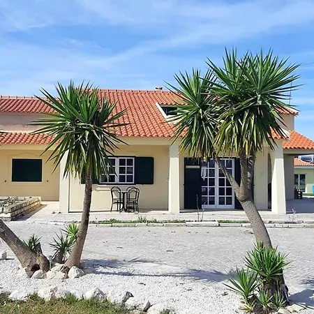 Spacious In With Private Pool And Garden *