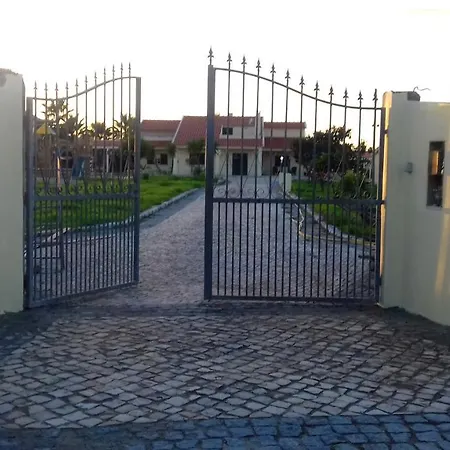 Spacious In With Private Pool And Garden *