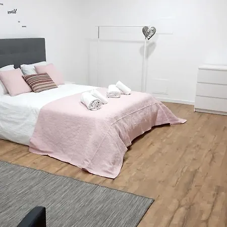 Spacious In With Private Pool And Garden