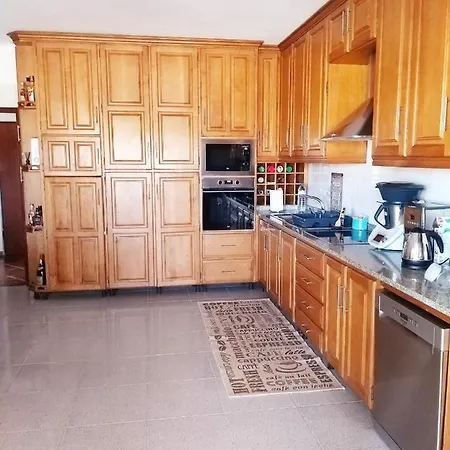 Spacious In With Private Pool And Garden